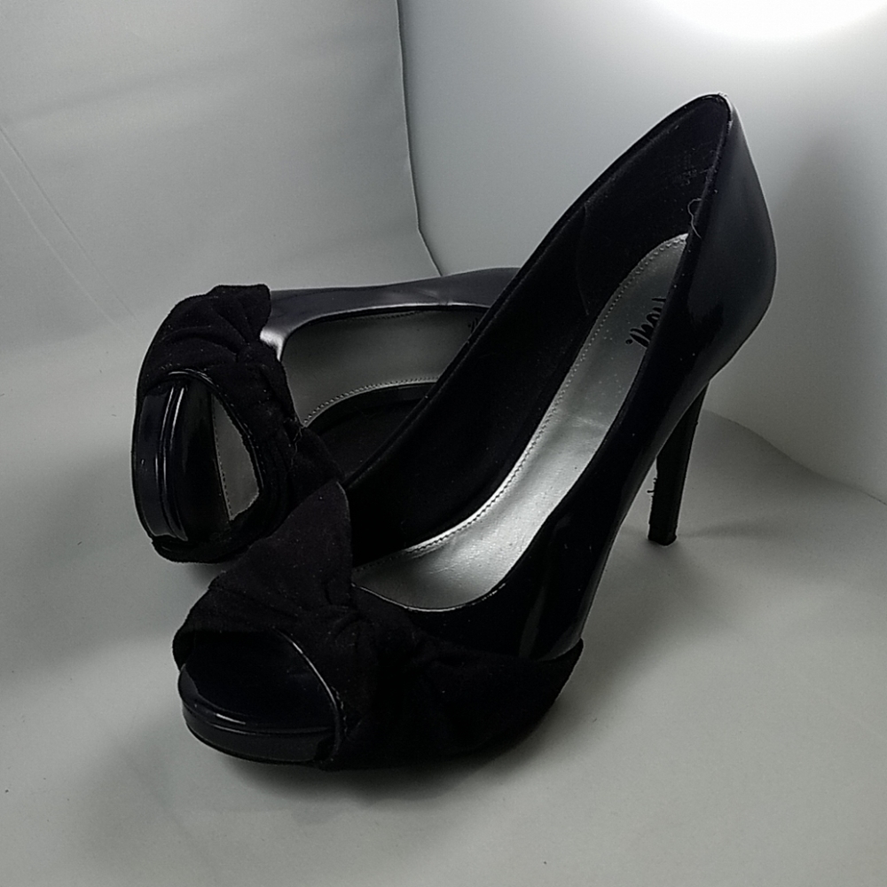 Heels - Picture 3 of 3